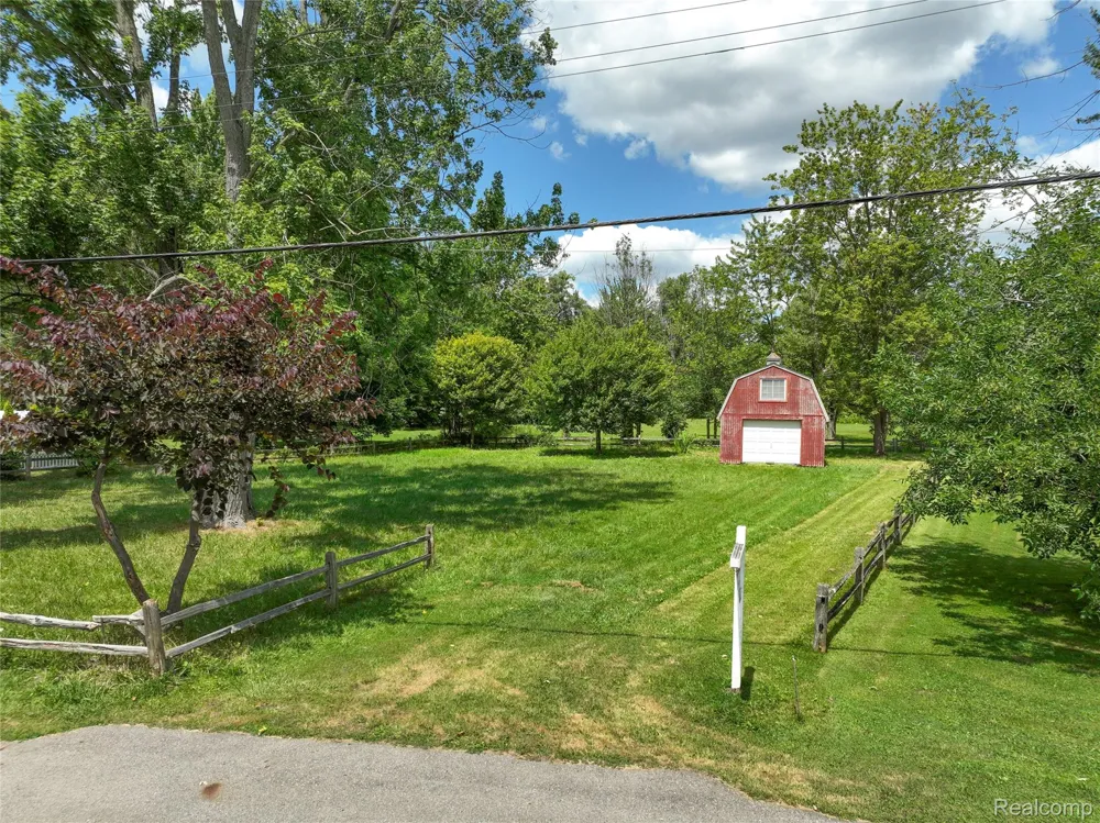 2 Elmhurst Drive Genoa Township, MI 48843