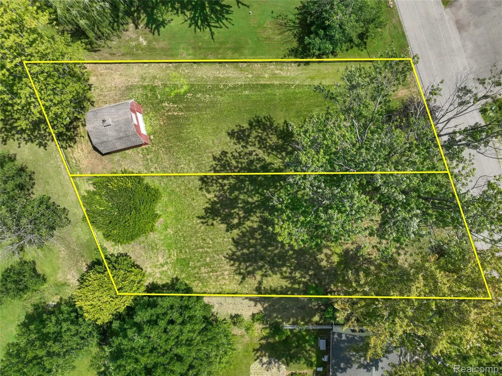 2 Elmhurst Drive Genoa Township, MI 48843