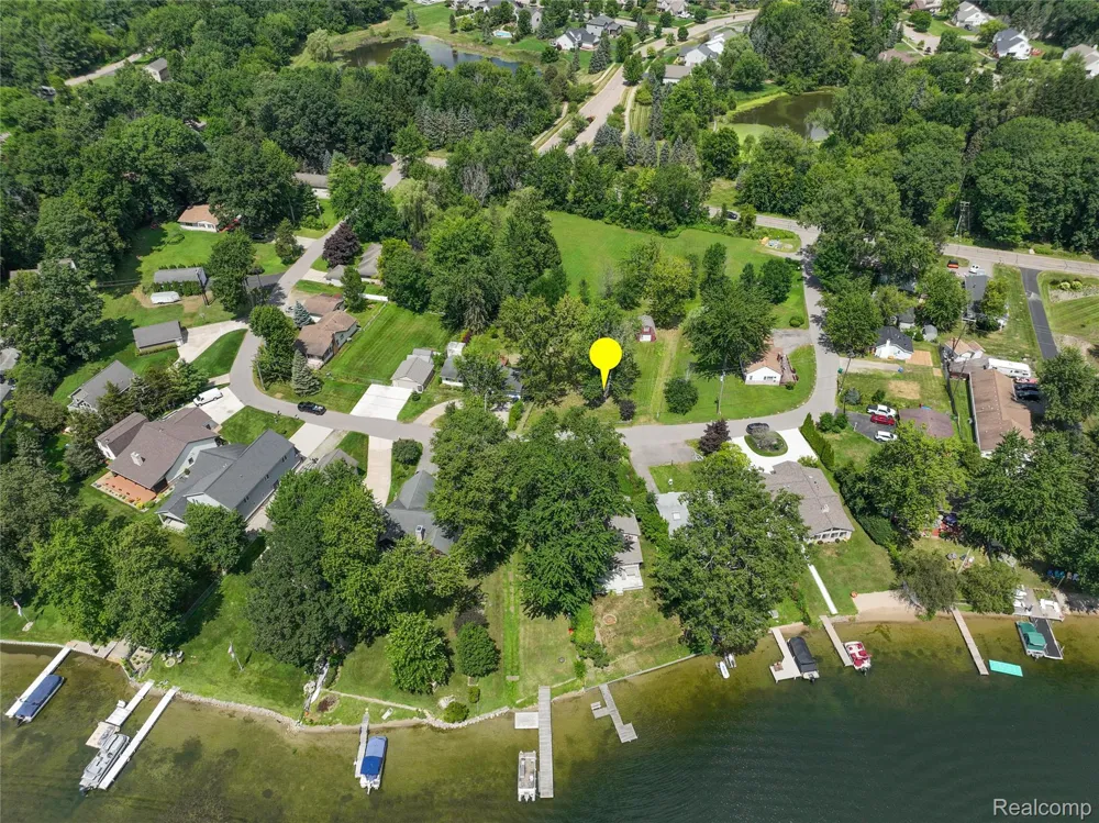 2 Elmhurst Drive Genoa Township, MI 48843
