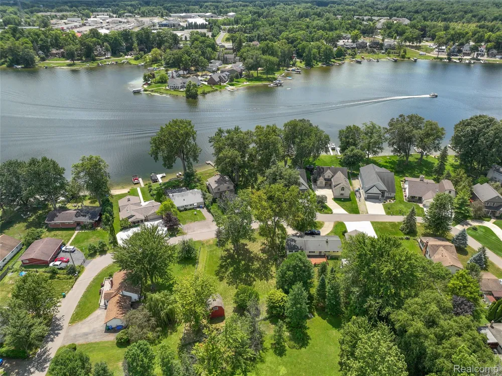 2 Elmhurst Drive Genoa Township, MI 48843