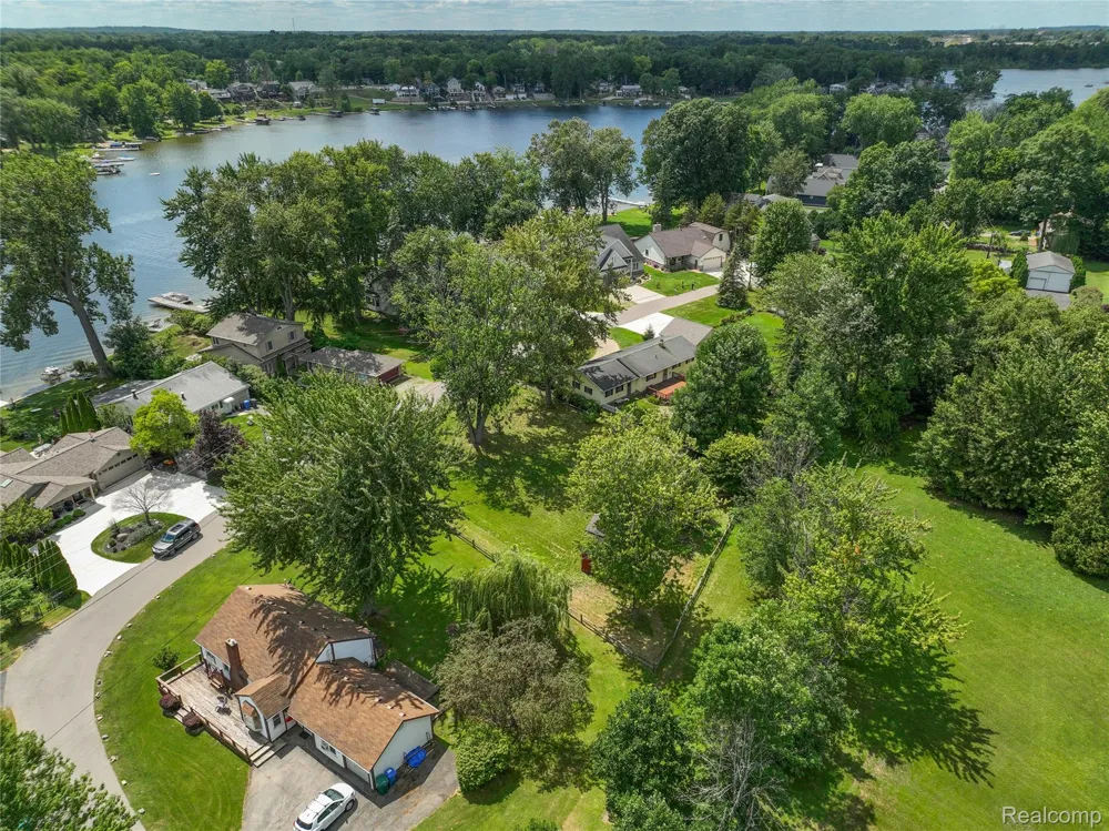 2 Elmhurst Drive Genoa Township, MI 48843