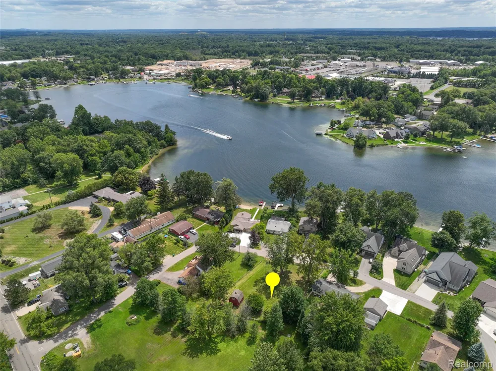 2 Elmhurst Drive Genoa Township, MI 48843