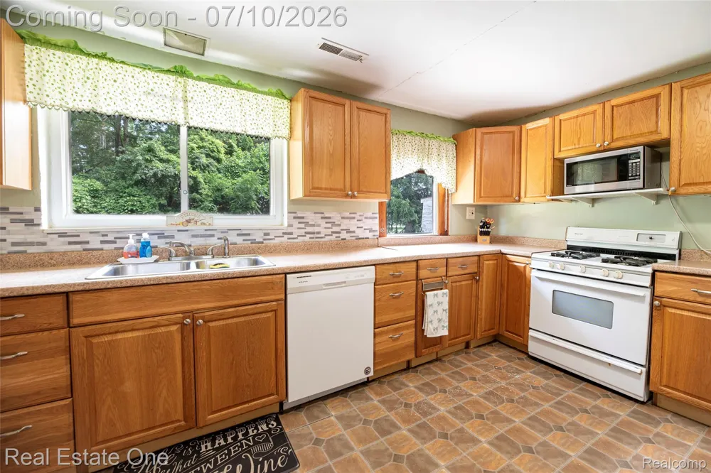875 S Grey Road Auburn Hills City, MI 48326