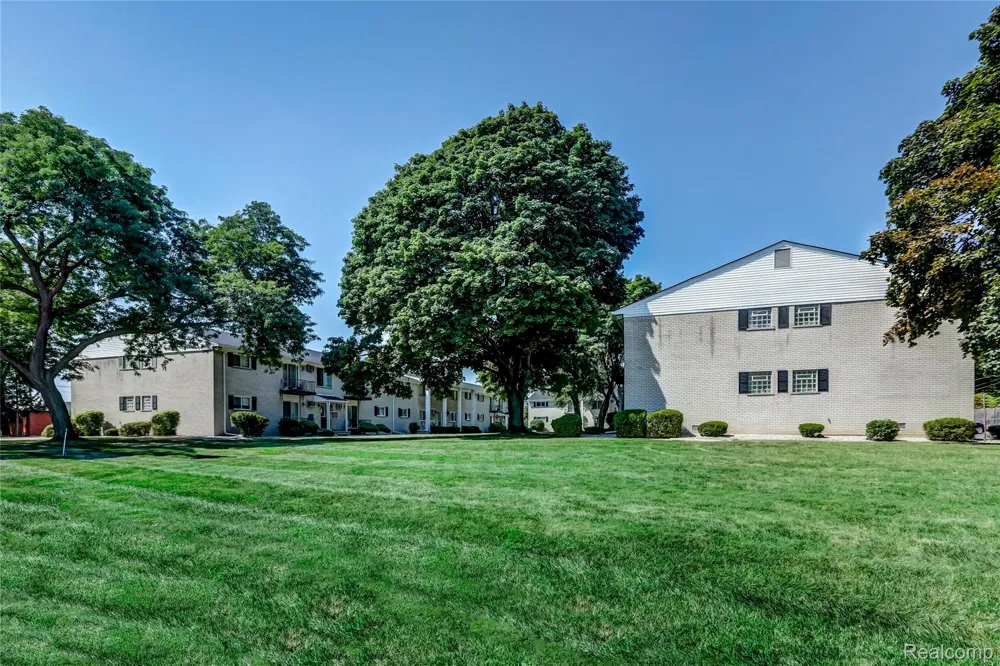 5680 Pardee Avenue #5 Dearborn Heights City, MI 48125