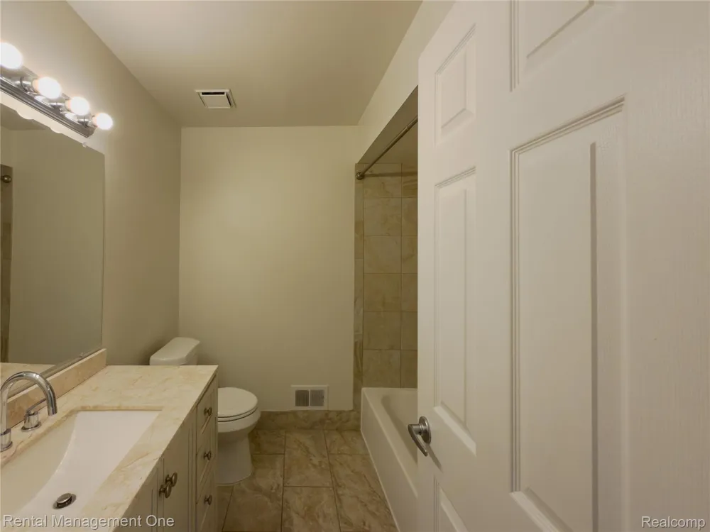 11575 Lynhurst Drive Washington Township, MI 48094