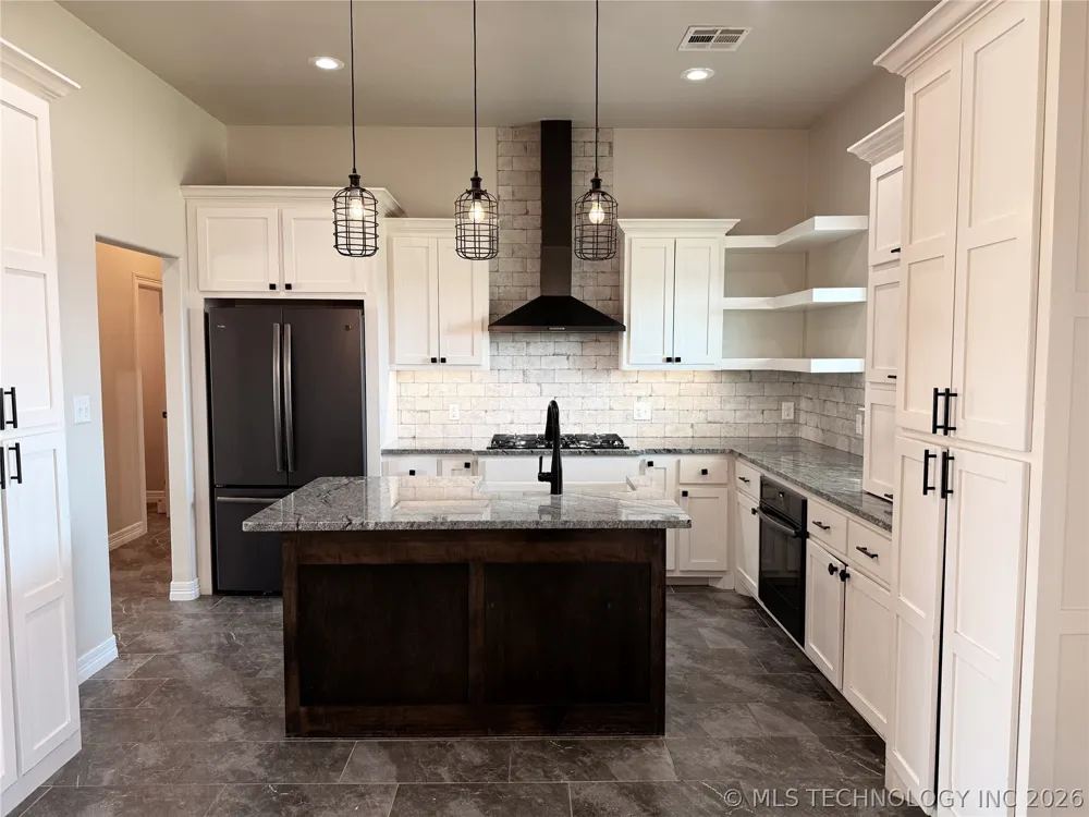 2807 Falling Leaves Drive Weatherford, OK 73096