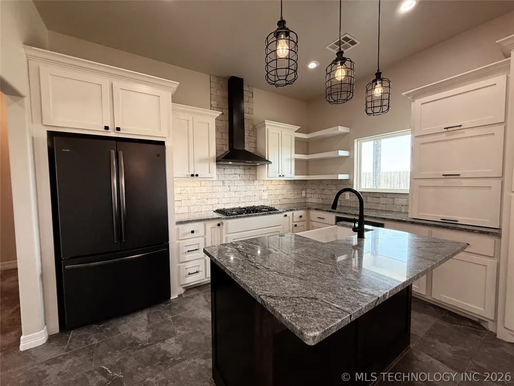 2807 Falling Leaves Drive Weatherford, OK 73096