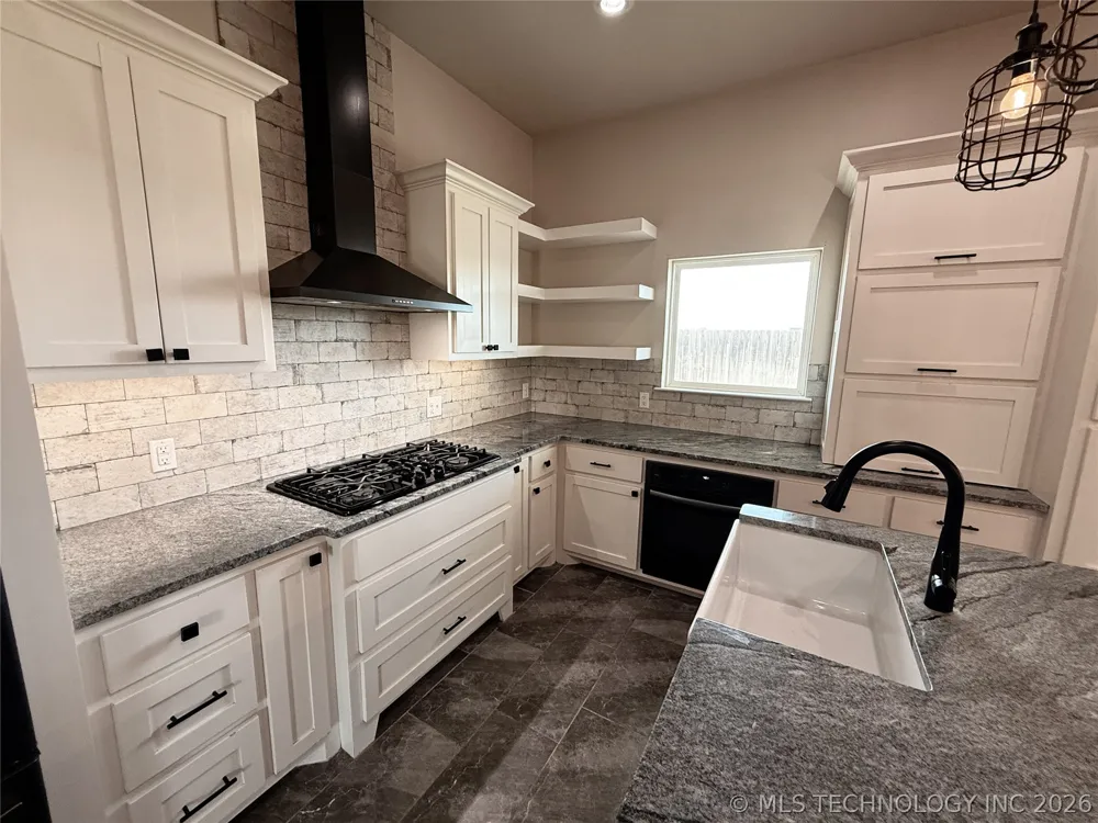 2807 Falling Leaves Drive Weatherford, OK 73096
