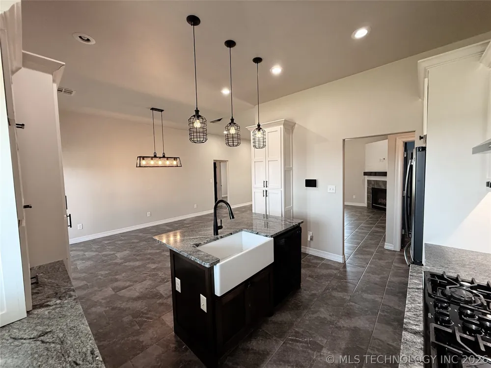 2807 Falling Leaves Drive Weatherford, OK 73096