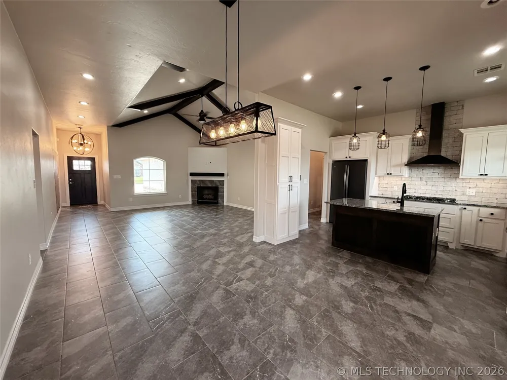 2807 Falling Leaves Drive Weatherford, OK 73096