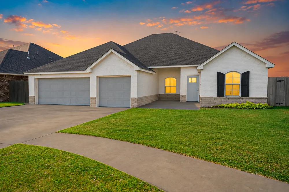 2807 Falling Leaves Drive Weatherford, OK 73096