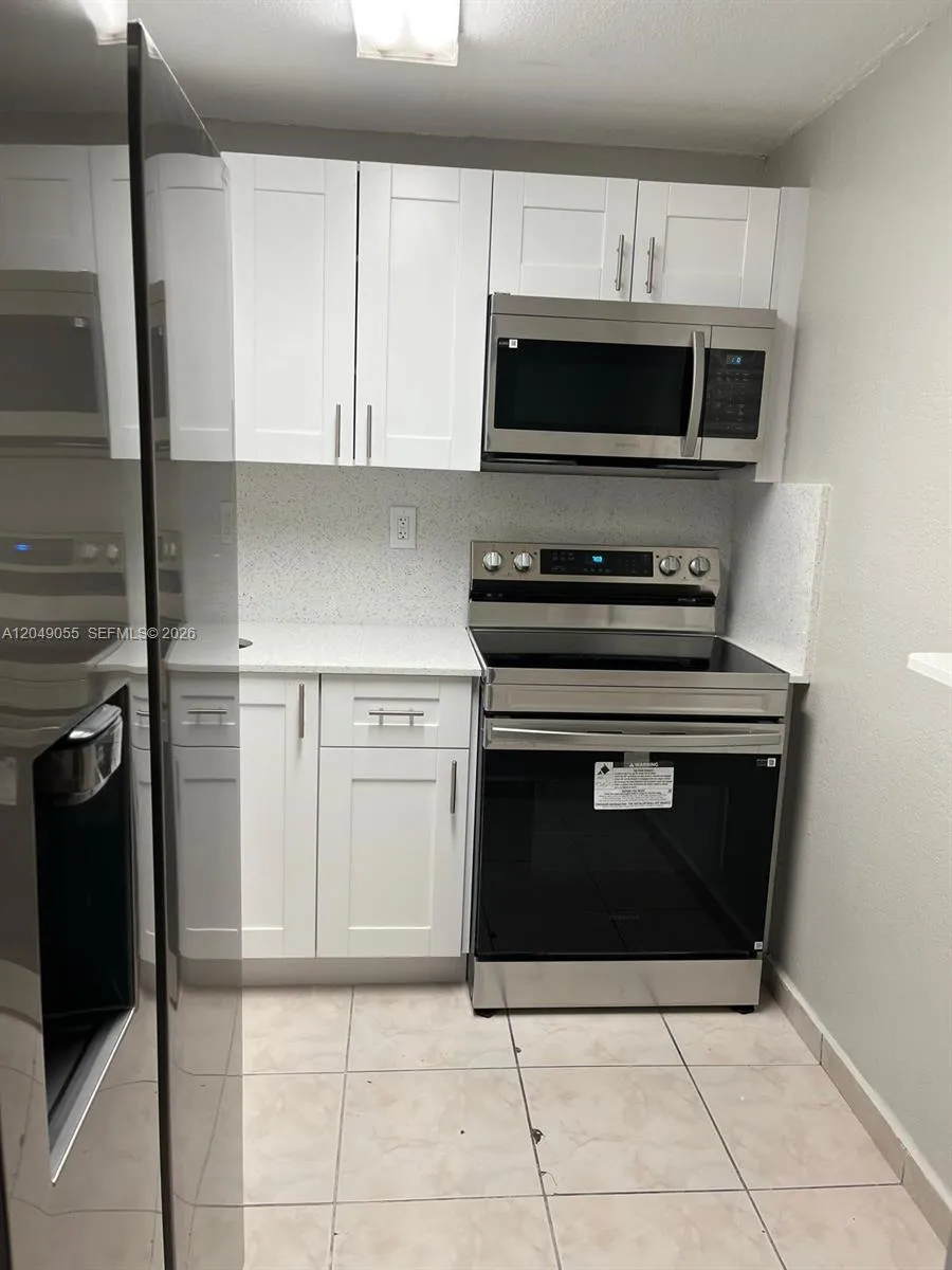 666 W 81st St #318 Hialeah, FL 33014