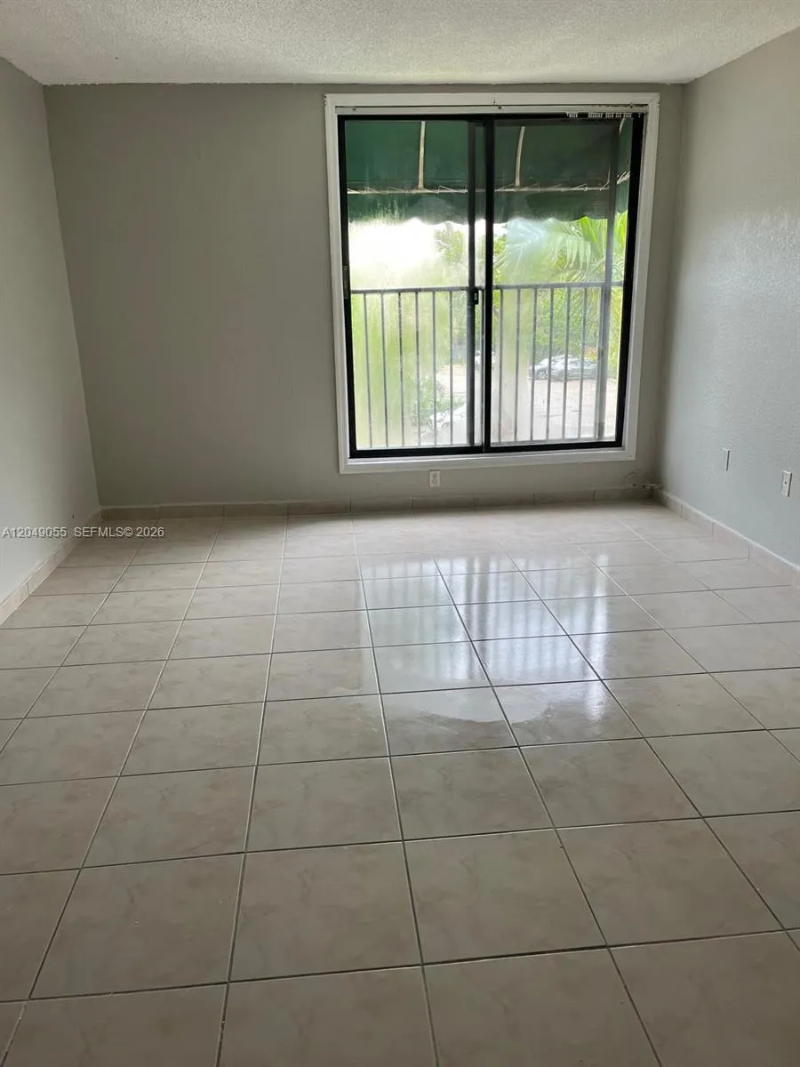 666 W 81st St #318 Hialeah, FL 33014
