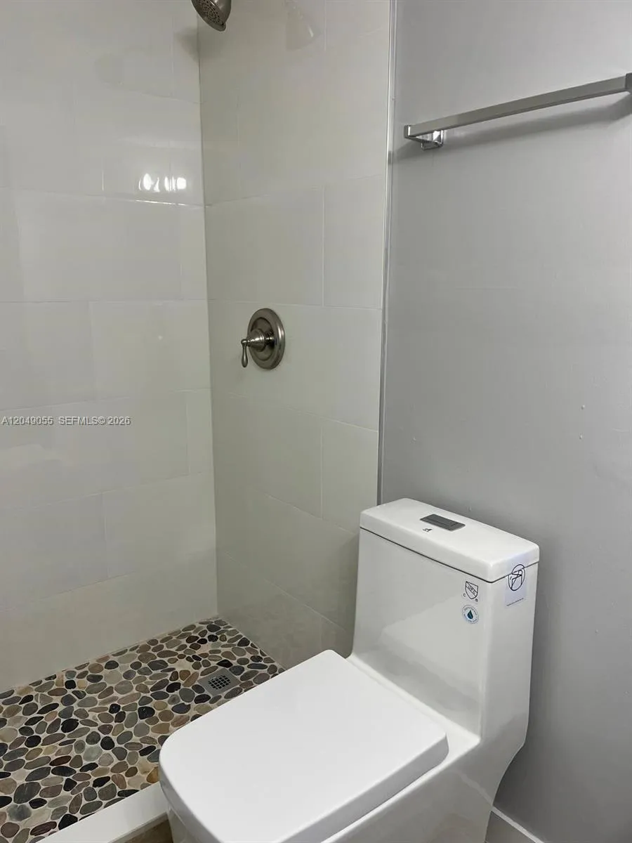 666 W 81st St #318 Hialeah, FL 33014