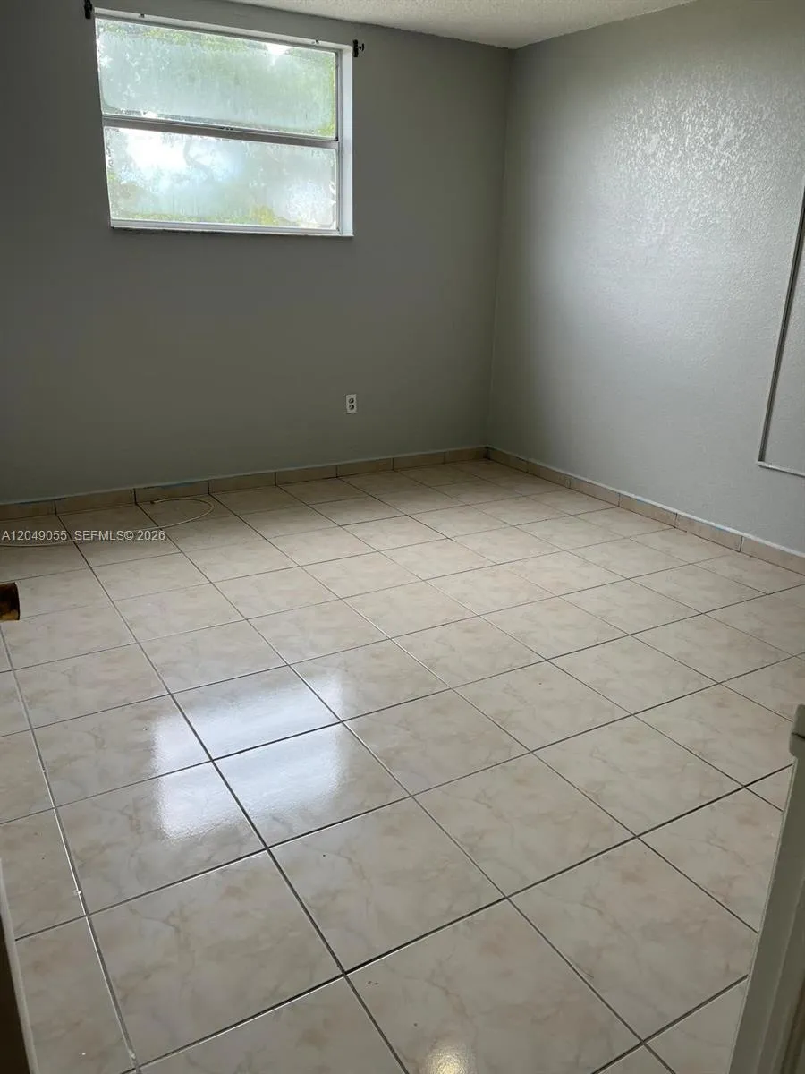 666 W 81st St #318 Hialeah, FL 33014