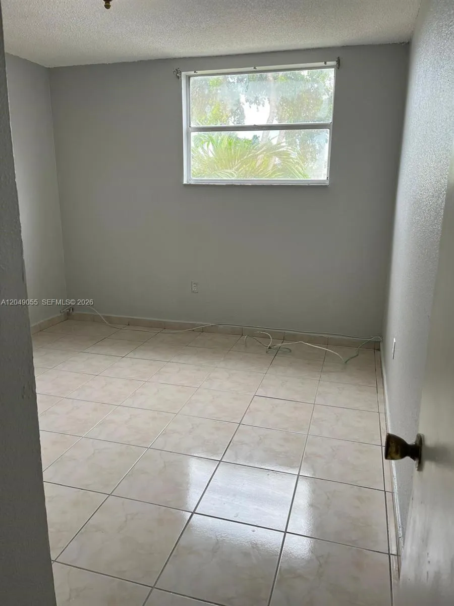 666 W 81st St #318 Hialeah, FL 33014