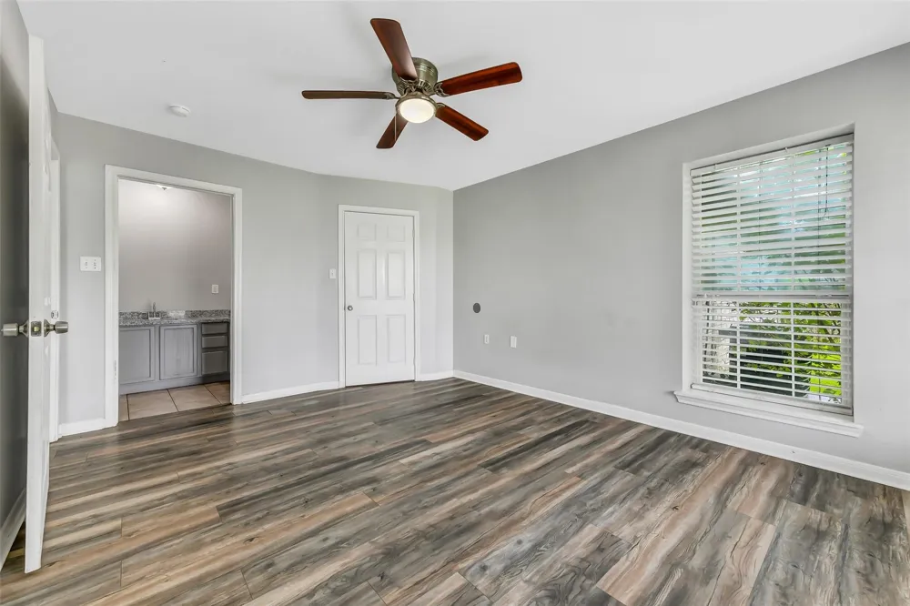 1 Prairie Knoll Drive La Marque, TX 77510