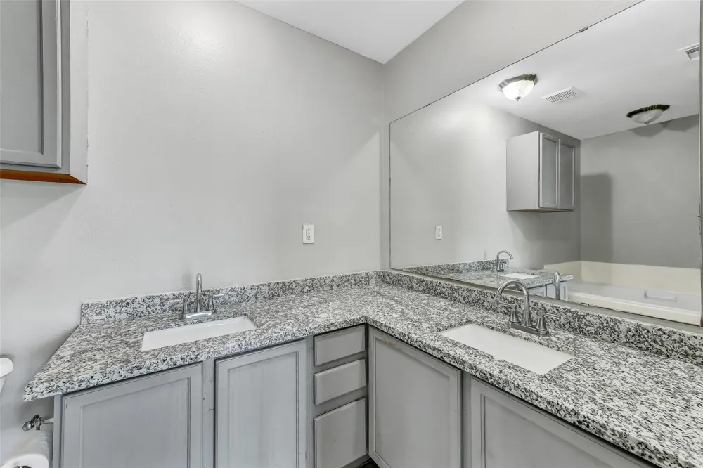1 Prairie Knoll Drive La Marque, TX 77510
