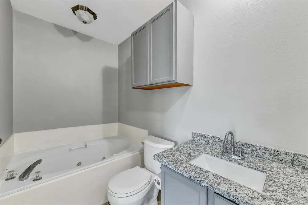 1 Prairie Knoll Drive La Marque, TX 77510