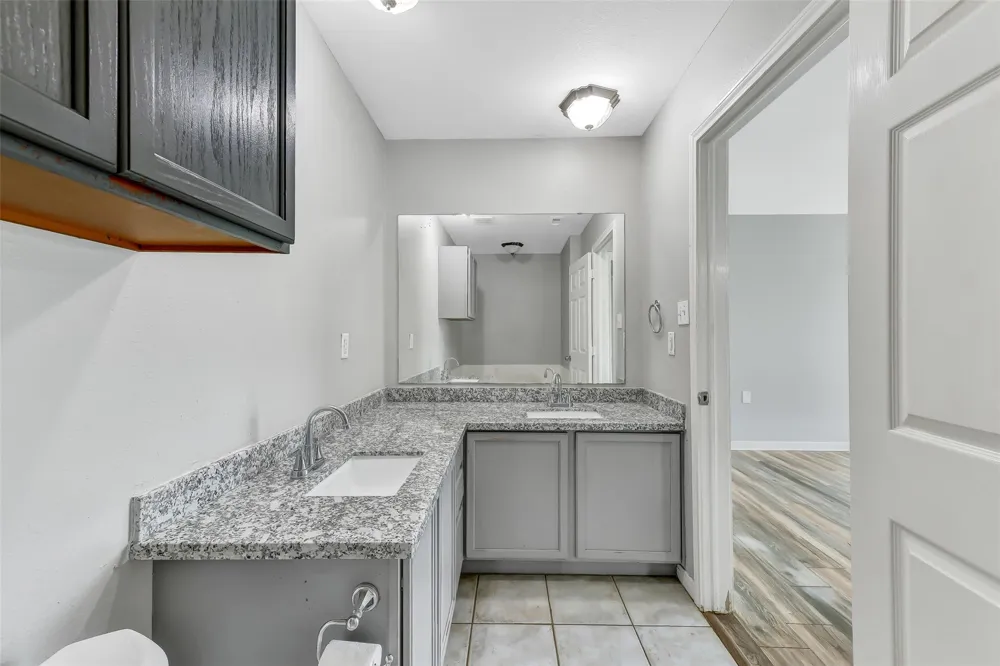 1 Prairie Knoll Drive La Marque, TX 77510