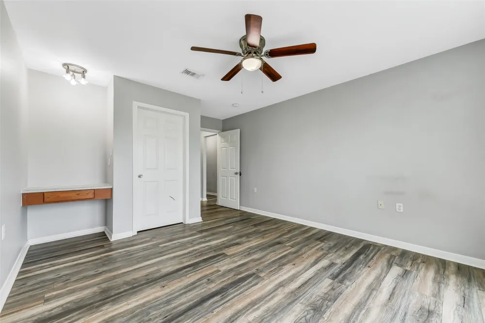 1 Prairie Knoll Drive La Marque, TX 77510