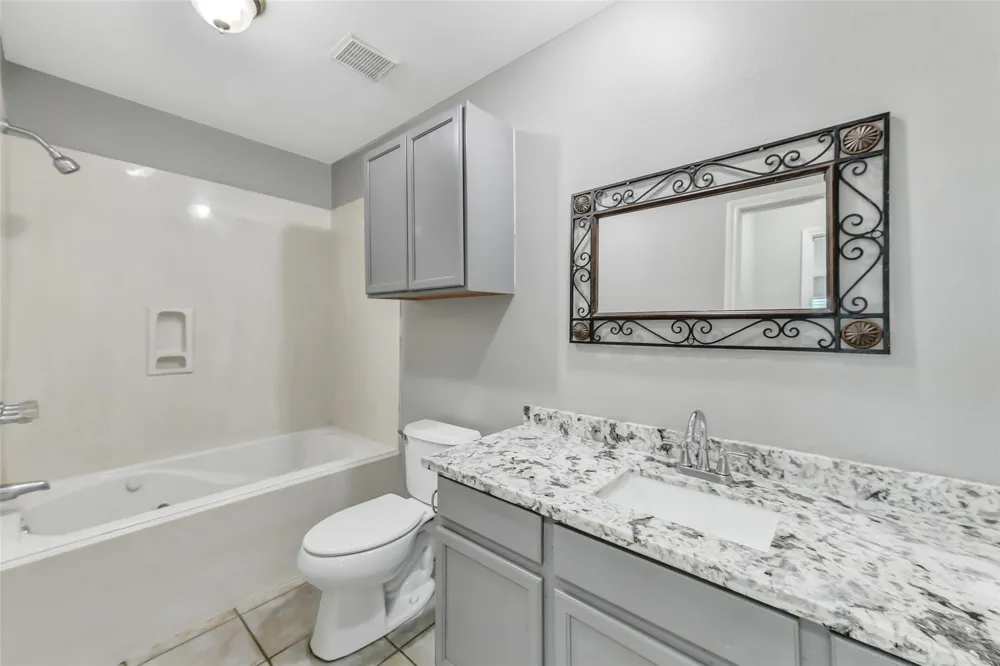 1 Prairie Knoll Drive La Marque, TX 77510