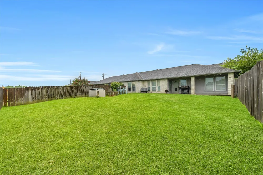 1 Prairie Knoll Drive La Marque, TX 77510