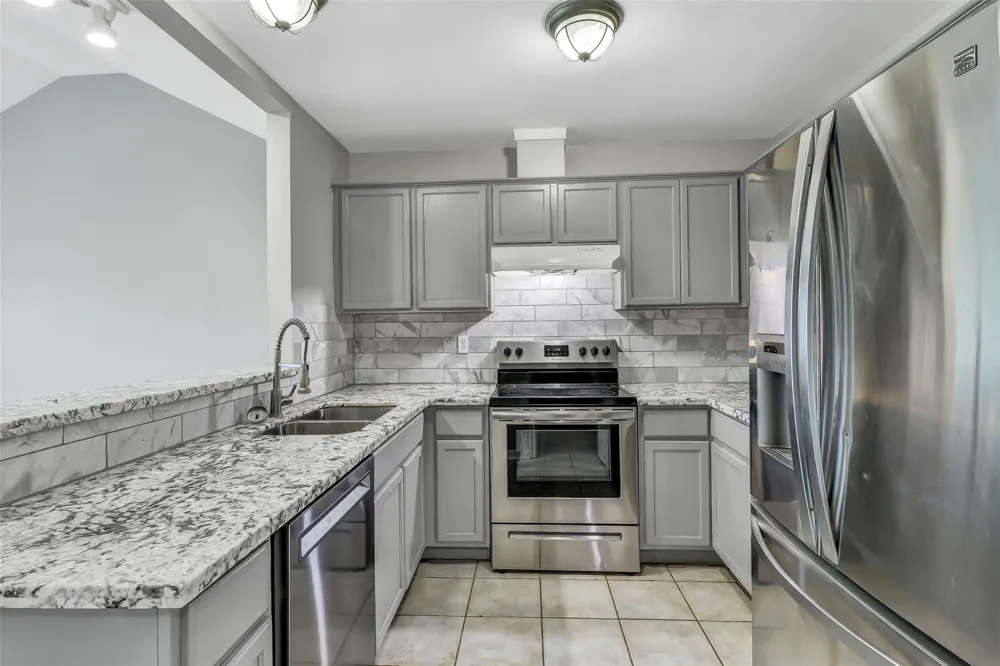 1 Prairie Knoll Drive La Marque, TX 77510