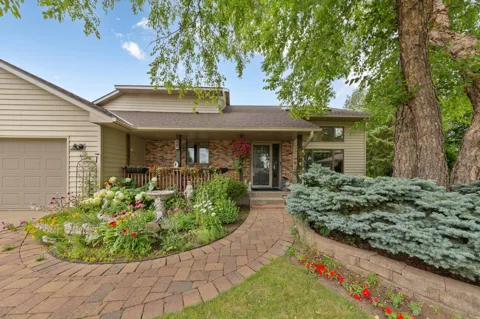 6 Greenhaven Bay