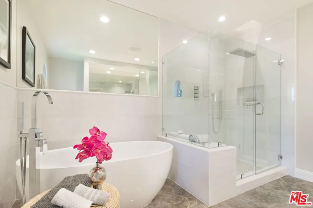 202 CRESCENT DRIVE #1 Beverly Hills, CA 90210