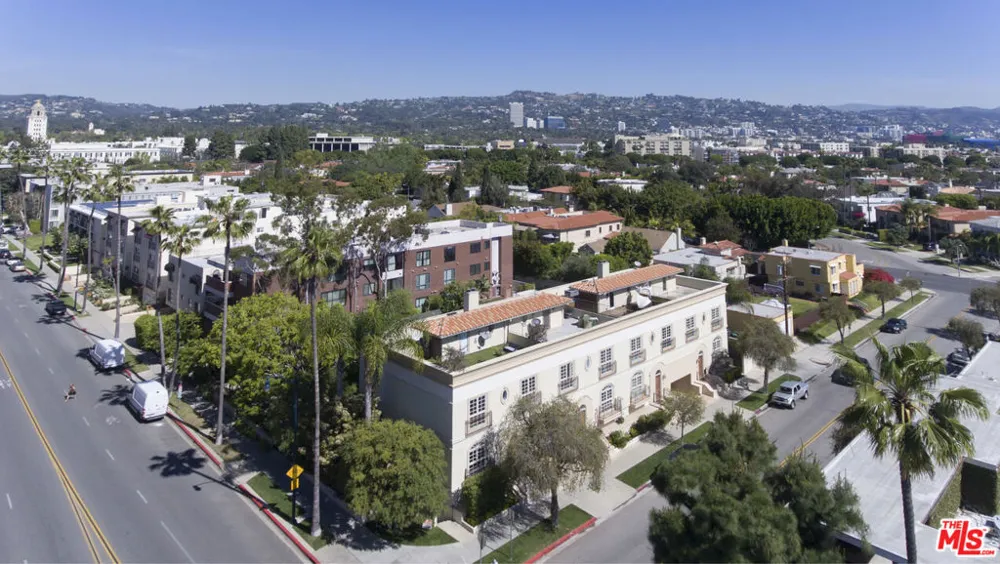 202 CRESCENT DRIVE #1 Beverly Hills, CA 90210