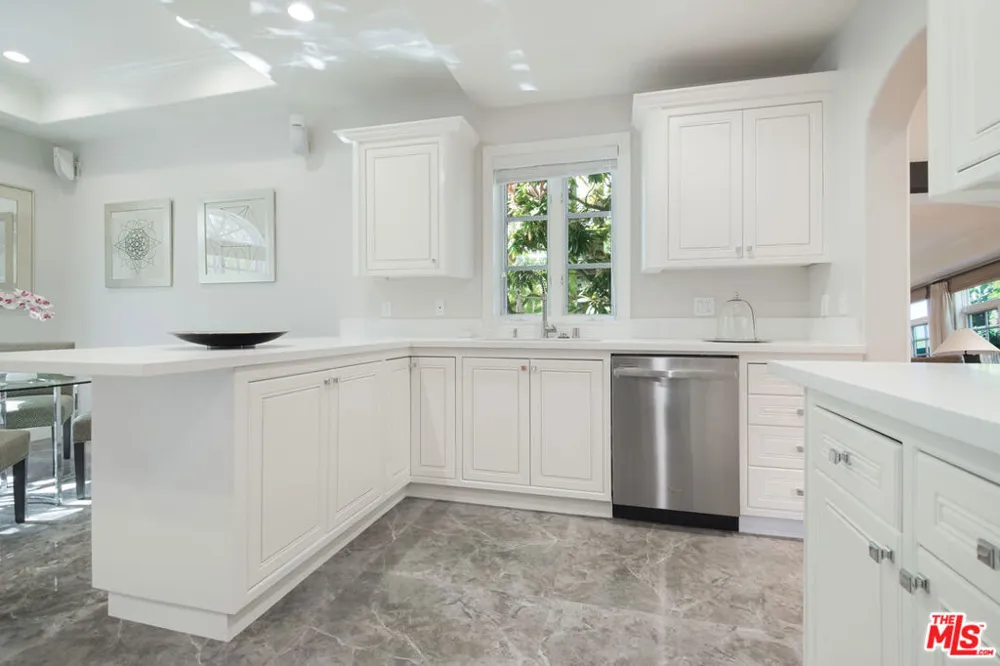 202 CRESCENT DRIVE #1 Beverly Hills, CA 90210