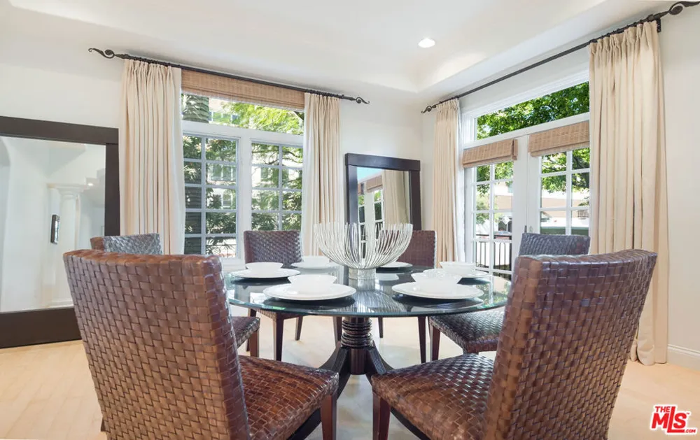 202 CRESCENT DRIVE #1 Beverly Hills, CA 90210