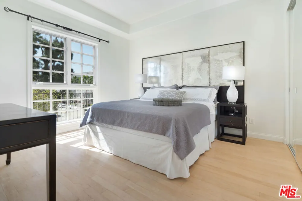 202 CRESCENT DRIVE #1 Beverly Hills, CA 90210