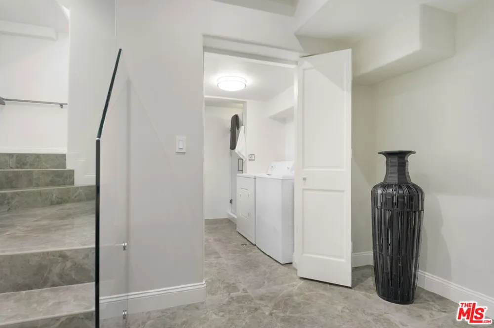 202 CRESCENT DRIVE #1 Beverly Hills, CA 90210