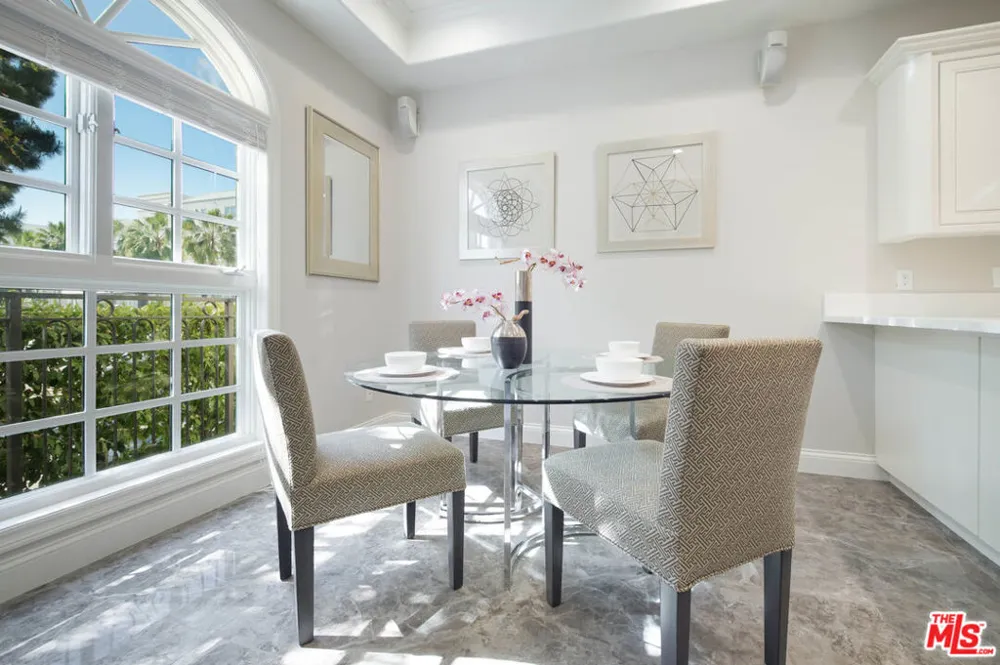 202 CRESCENT DRIVE #1 Beverly Hills, CA 90210