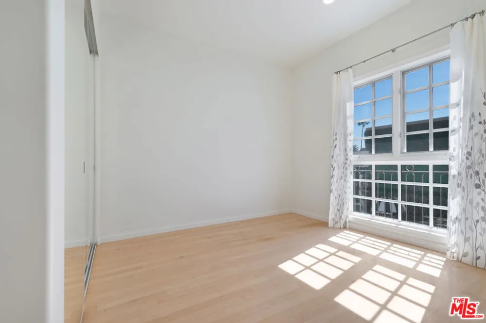 202 CRESCENT DRIVE #1 Beverly Hills, CA 90210