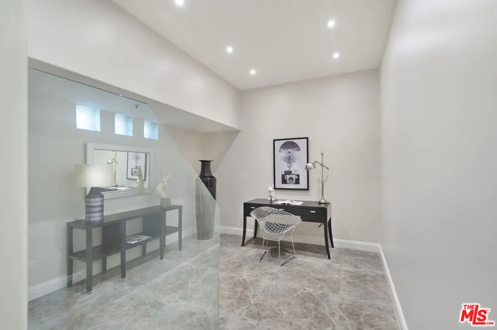 202 CRESCENT DRIVE #1 Beverly Hills, CA 90210