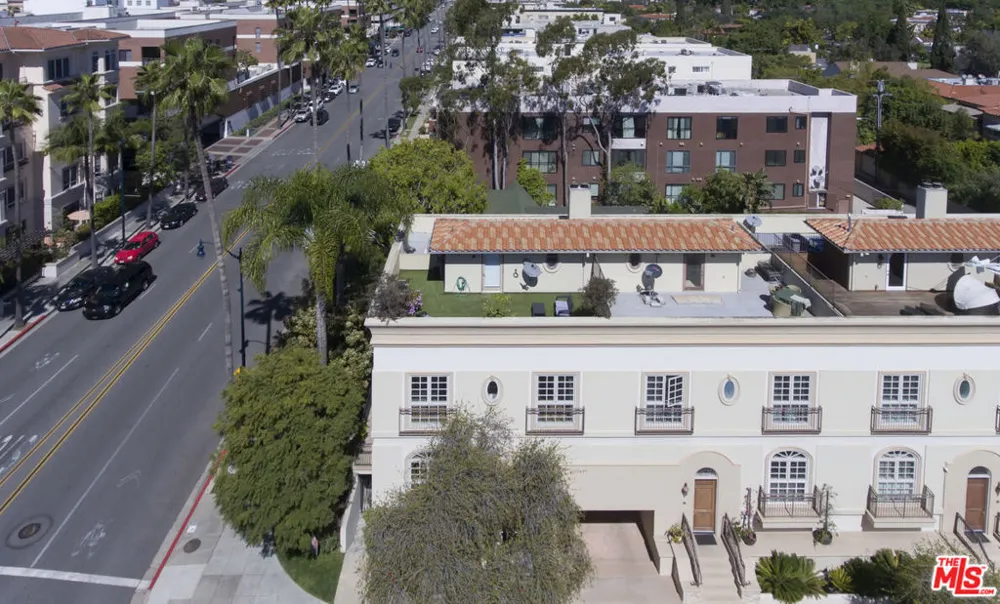 202 CRESCENT DRIVE #1 Beverly Hills, CA 90210