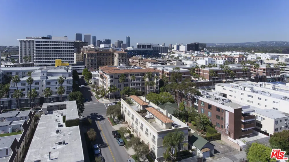 202 CRESCENT DRIVE #1 Beverly Hills, CA 90210