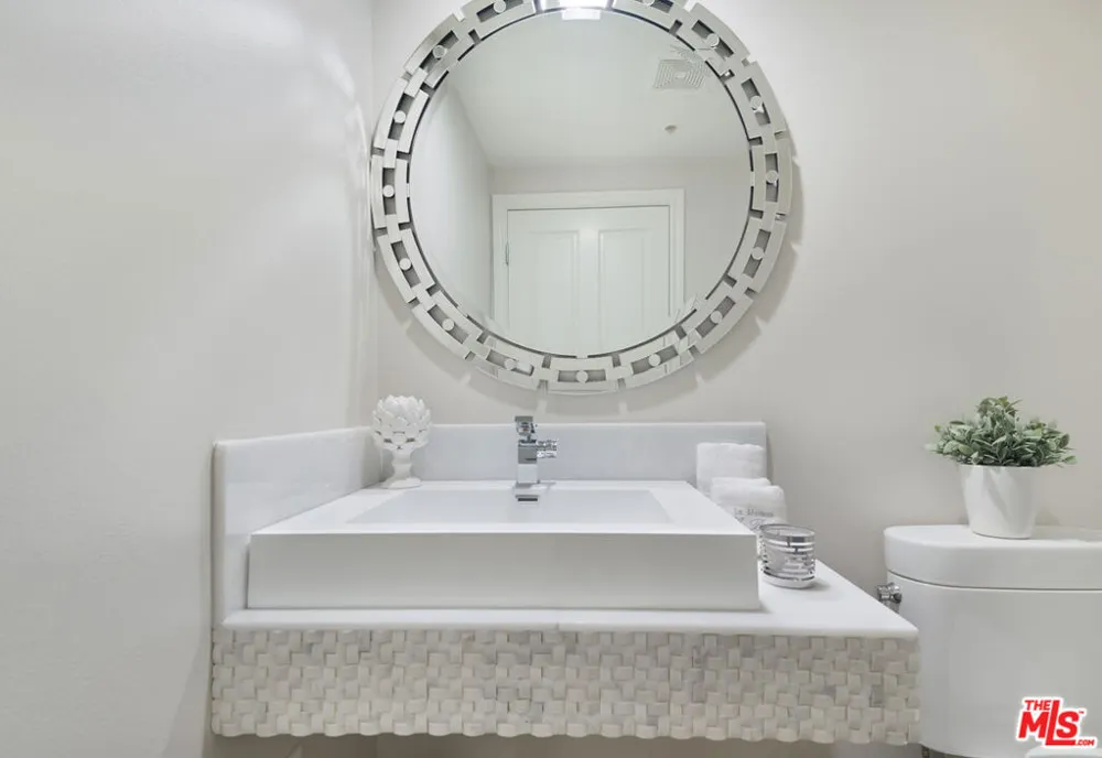 202 CRESCENT DRIVE #1 Beverly Hills, CA 90210