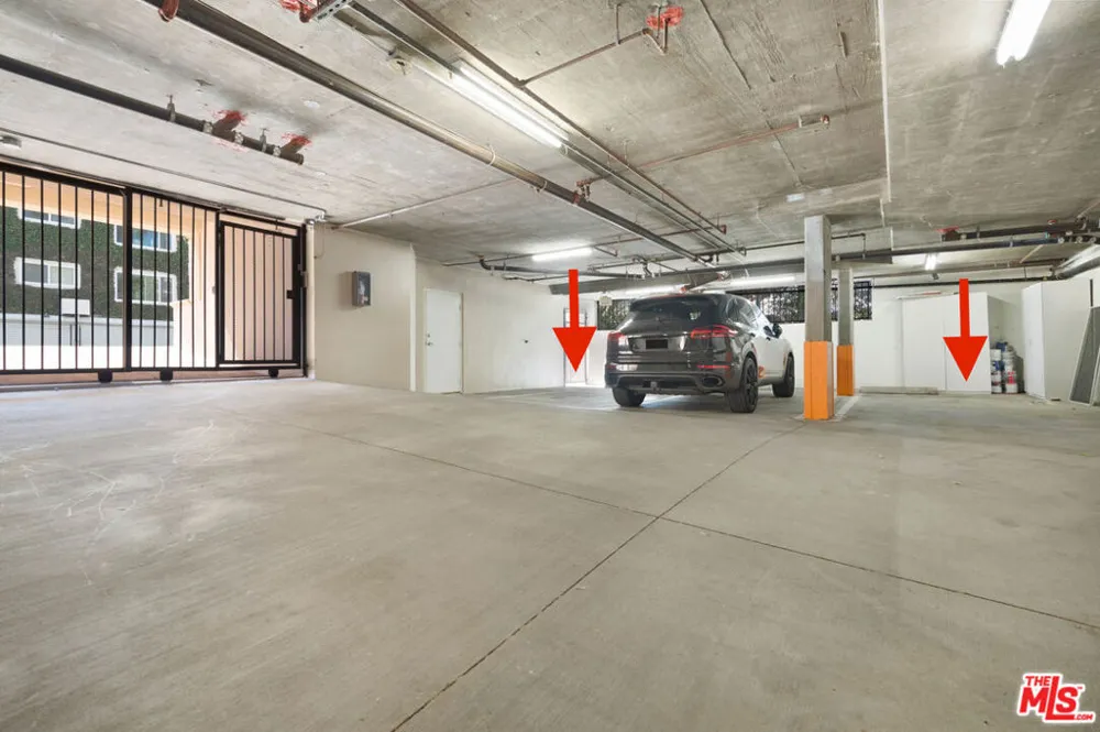 202 CRESCENT DRIVE #1 Beverly Hills, CA 90210