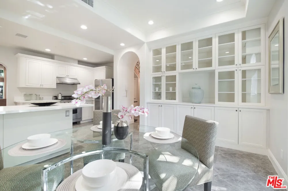 202 CRESCENT DRIVE #1 Beverly Hills, CA 90210