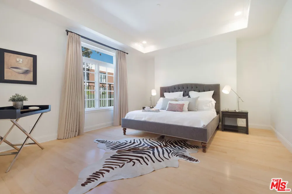 202 CRESCENT DRIVE #1 Beverly Hills, CA 90210