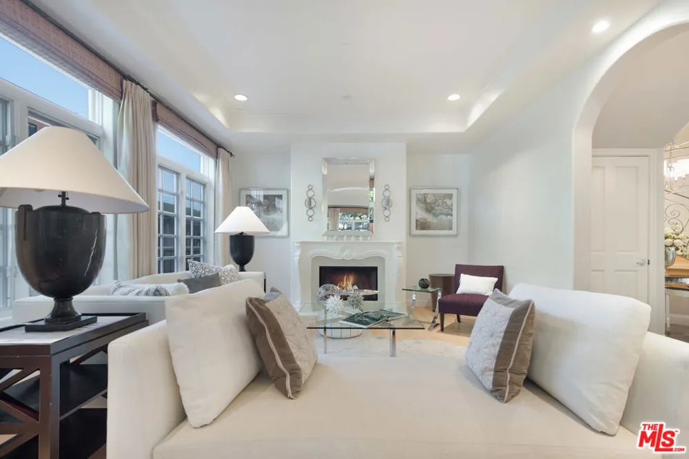 202 CRESCENT DRIVE #1 Beverly Hills, CA 90210