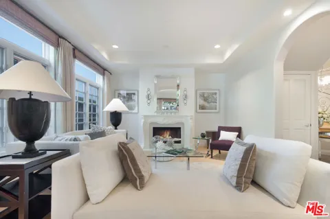 202 CRESCENT DRIVE #1