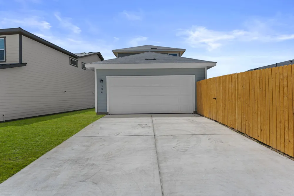 304 Constanza Trail Bastrop, TX 78602