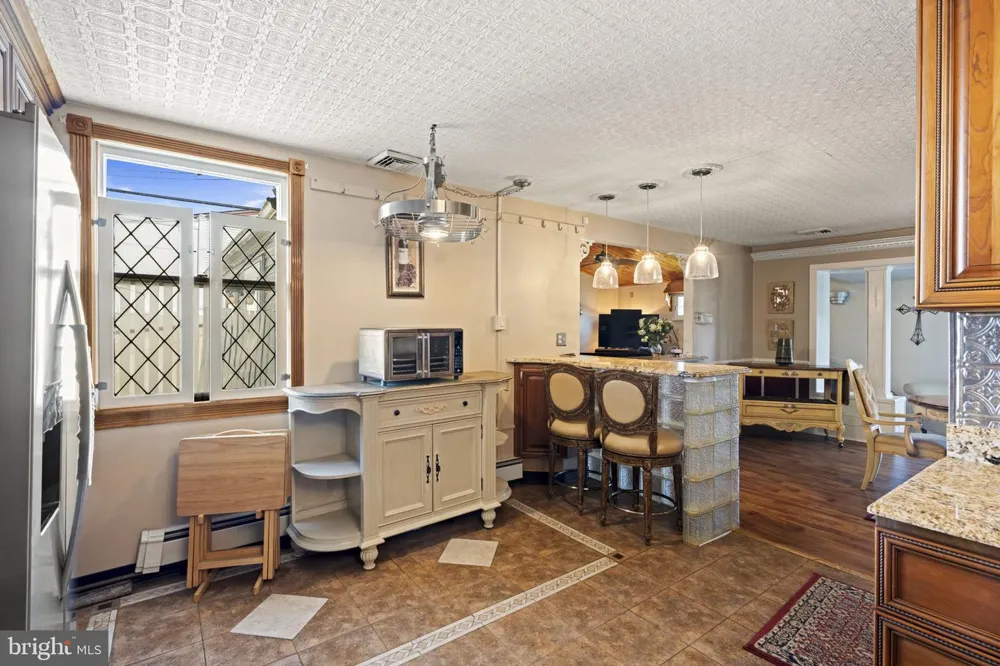 896 PINE HILL RD Philadelphia, PA 19115