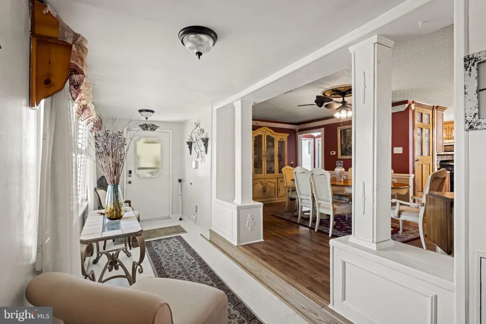 896 PINE HILL RD Philadelphia, PA 19115