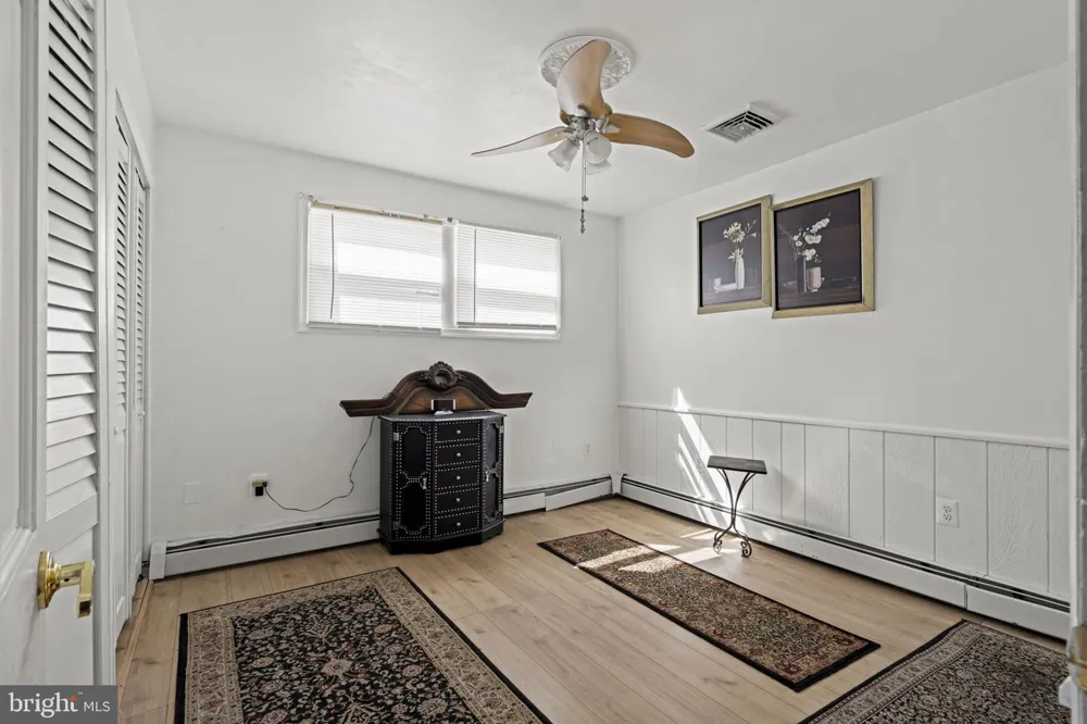 896 PINE HILL RD Philadelphia, PA 19115